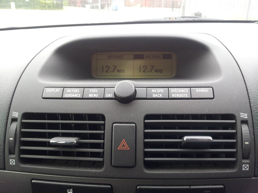 Toyota Avensis T3-X dash-display-screen